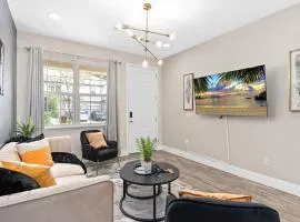 SUPER COOL - SLEEPs 17 - NEWLY BUILT & NEAR PARKs