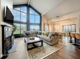 King Beds with Hot Tub Arcade & Golf Course View