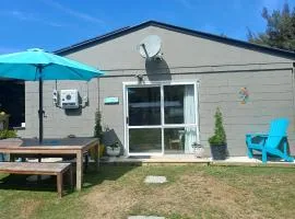 Bach on Waikawa 2 bedroom home