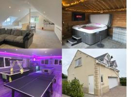 Spacious apartment with Hot Tub & Games Room, hotel v destinaci Royal Wootton Bassett