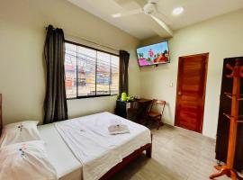 Habitaci&oacute;n C&eacute;ntrico en Iquitos - Casa Alemi 12, alojamento em Iquitos