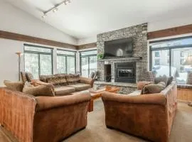 Silverbear #41 - 2 Bedrm + Loft / 3 Bathrm 1/2 block to Canyon Lodge! Slps 8