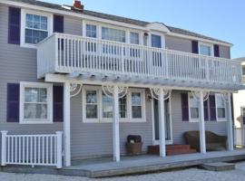 Great Views For This Ocean Block Brighton Beach 1St Fl Duplex, Only 3 From Beach,no Streets To Cross, 14006, ξενοδοχείο σε Brighton Beach