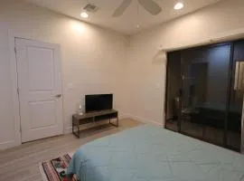 Central To Phoenix and Scottsdale Spacious 3BR Escape in Phoenix!