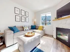 Beautiful 1BR in Village Centre