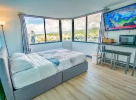 Waikiki Monarch Hotel Studio Near Waikiki - Mountain and City View - Full Kitchen