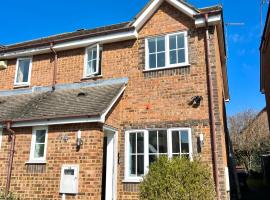 Luxury Modern House, Free Driveway Parking and Garden! Fully Equipped, Sleeps 6 Guests, khách sạn ở Northampton