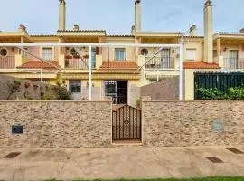 5 Bedroom Cozy Home In El Portil