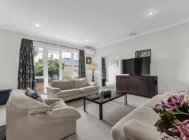 Cozy Home in Epsom