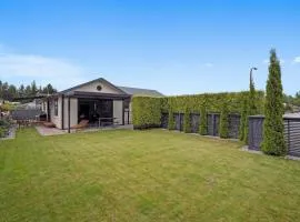 Rangi Marie - Alexandra Holiday Home