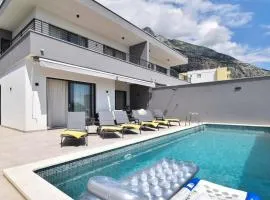 Stunning Home In Makarska With Wifi