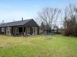 Beautiful Home In Fårevejle With Wifi