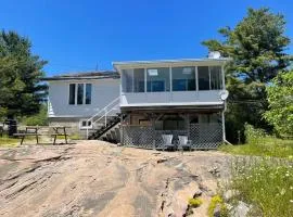 Georgian Bay 3-bdrm lakefront Main House