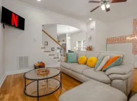 Stylish Family Home Downtown-BigRooms-FreeParking-Central