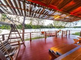 Chuenwaree Riverside Stay