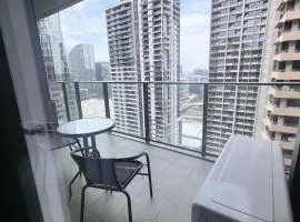 A Chic 2BR Apt Across from Southern Cross Station