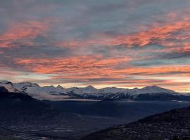 Chalet in Veysonnaz with hot tub, hotel en Veysonnaz