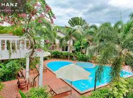HANZ Blue Pool Bungalow
