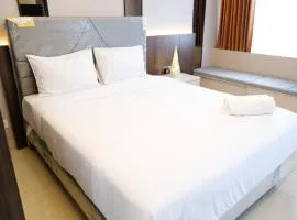 Luxurious Studio with Long Golf View at Grand Sungkono Lagoon Apartment By Travelio