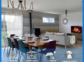 Les Voiles, maison bien équipée 10 p 2 sdb, 2 WC, spacieuse lumineuse avec jardin clos, garage, terrasse, parking privatif, à 950 m de la plage d'Asnelles et tous commerces, près de Bayeux et Arromanches