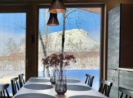 Meht&auml;herran Maja with a Saana fell view, hotel con estacionamiento en Kilpisj&auml;rvi