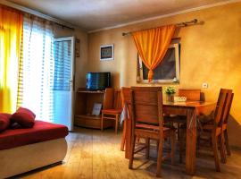 Apartments in Banjol - Insel Rab 16070, ξενοδοχείο με γκολφ σε Banjol
