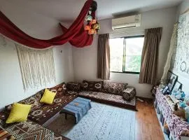 A cozy 3-story townhome near BTS & lovely estuary