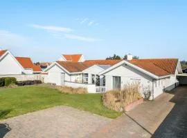 5 Bedroom Nice Home In Blokhus