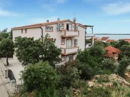 2 Bedroom Lovely Apartment In Mandre