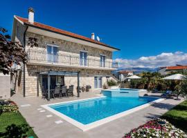 6 Bedroom Stunning Home In Sinj, hotel en Sinj