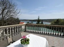 1 Bedroom Cozy Apartment In Cizici