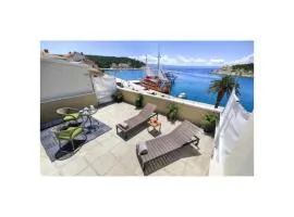 Amazing Apartment In Makarska