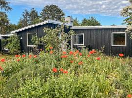 4 Bedroom Beautiful Home In Fårevejle: Fårevejle şehrinde bir otel