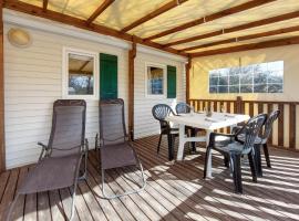 Mobilhome With Shared Pool, hotel v destinaci Carnac
