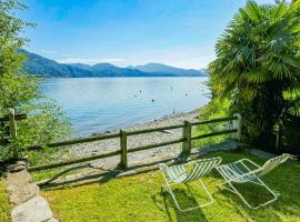 Casa La Terrazza Uno C, hotel in Cannobio