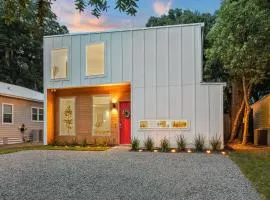 Modern Lux Coastal Home, 1mi to Historic Downtown, Fire Pit, King Beds
