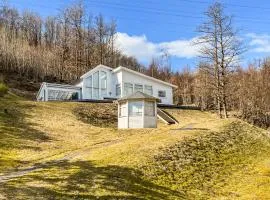 Gorgeous Home In Farsund With Wifi