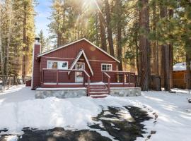 Blue Skies- Modern Cabin Near Slopes w Fireplace, hotel in Big Bear Lake