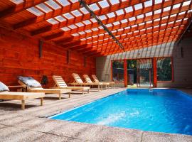 Caba&ntilde;a 4 personas hualle sur cerca huilo huilo, hotel com piscina em Panguipulli
