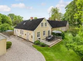 4 Bedroom Cozy Home In Kolind
