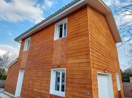 2 Bedroom Cozy Apartment In Vayres