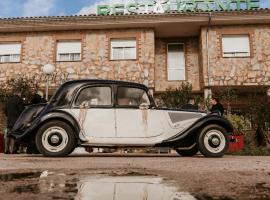 Hotel Restaurante Sostenible La Laguna, hotel i Brozas