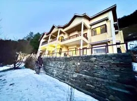 A Kufri Home By Charvi Retreat