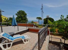 Apartment Elza, hotel in Ičići