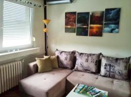 Bright and cozy room in the city centre, hôtel à Novi Sad