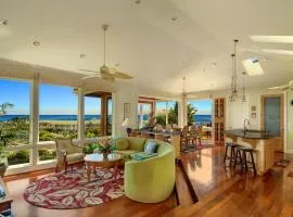 Ocean view, Beautiful sunrise, Private pool, Walk to beaches