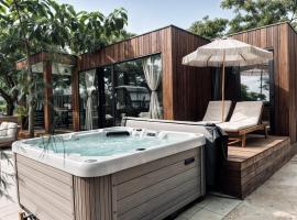 Luxury Seaside Villa Privlaka with Jacuzzi and sauna - 10 Gardens - Beach & Relax Croatia, Hotel in Privlaka
