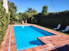 Espectacular casa de 4 dormitorios y 5 baños para 12 personas, en la mejor zona de Montevideo、モンテビデオのホテル