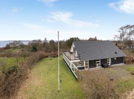 Nice Home In Løgstrup With Wifi, hotel v destinaci Løgstrup