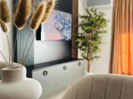 Urban Escape APT - Netflix & Max